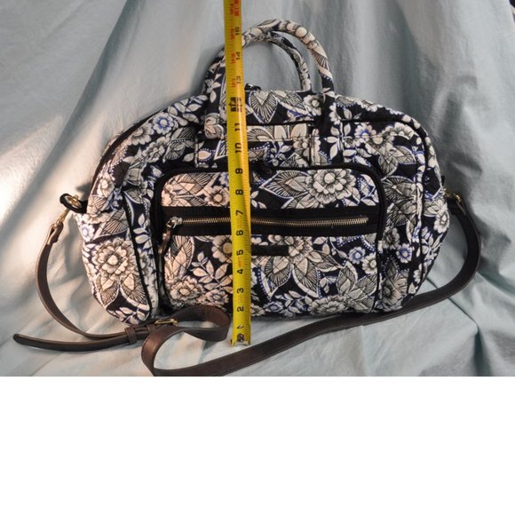 Vera Bradley	snow lotus winter 2017 blue black white floral large bag (21gw) - Picture 3 of 16